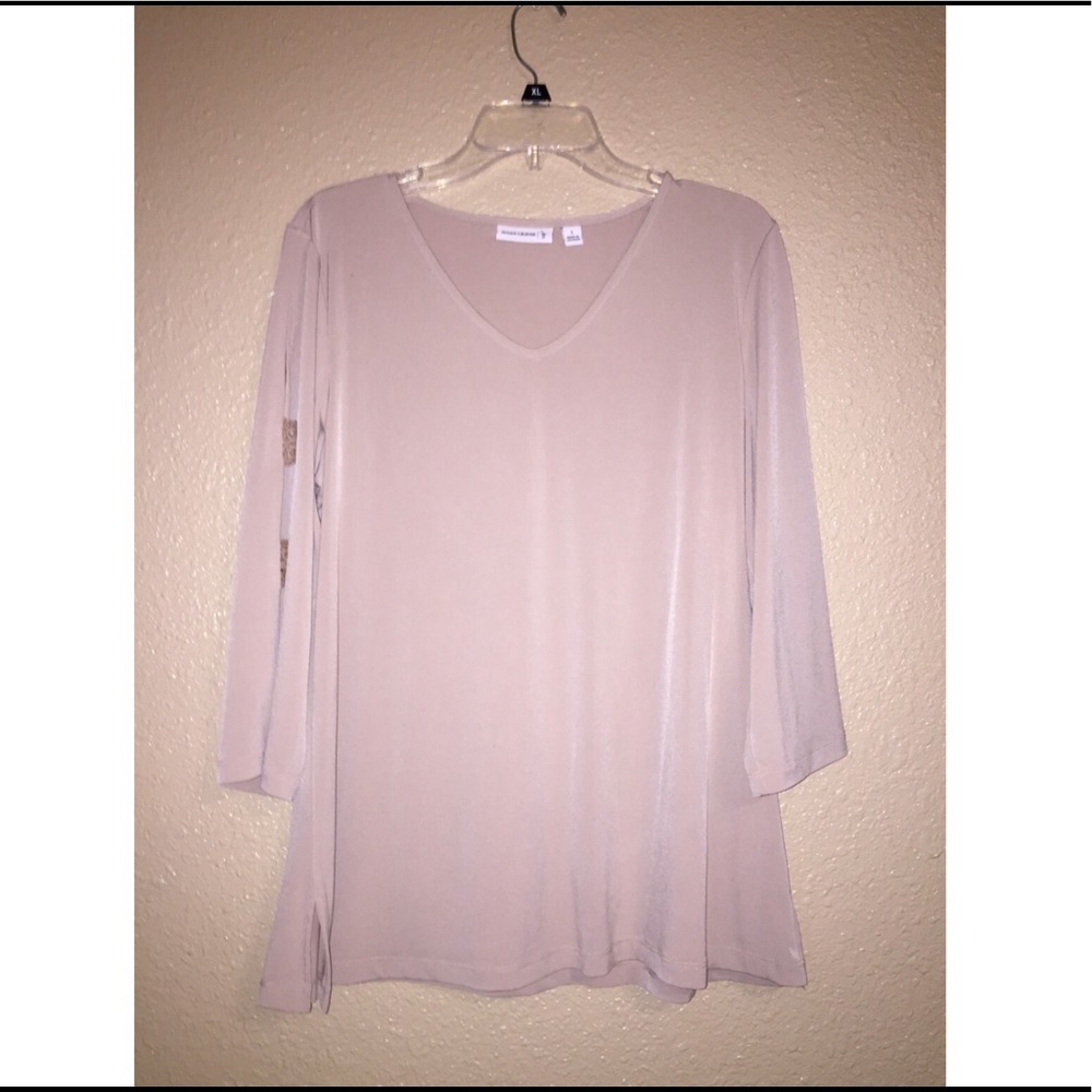 Blouse with decorative open arm detail